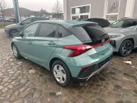 Neu Hyundai i20 GO! 79 PS (58 kW) 2025 Mangrove green / mic Kleinwagen