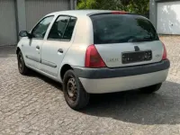 Używany Renault Clio II 58 KM (42 kW) 2001 Srebrny Hatchback