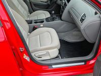 Gebraucht Audi A4 Attraction 120 PS (88 kW) 2008 Rot Limousine