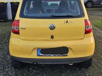 Gebraucht VW Fox 54 PS (39 kW) 2007 Gelb Kleinwagen