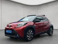 Neu Toyota Aygo X Play 72 PS (52 kW) 2025 Chili red / night sky bl SUV