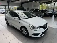 Gebraucht Renault Mégane Life 116 PS (85 kW) 2019 Weiß Limousine