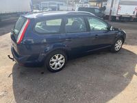 Gebraucht Ford Focus Ambiente 101 PS (74 kW) 2010 Blau Kombi
