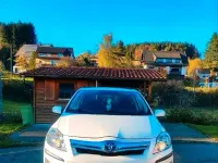 Gebraucht Toyota Auris Hybrid 136 PS (100 kW) 2011 Weiß Limousine