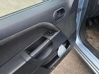 Gebraucht Ford Fiesta 69 PS (50 kW) 2005 Blau Kleinwagen