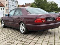 Gebraucht Mercedes E200 Avantgarde 136 PS (100 kW) 1996 Rot Limousine