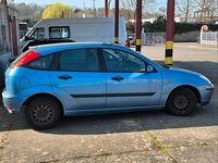 Second-hand Ford Focus 100 CP (73 kW) 2003 Albastru Hatchback
