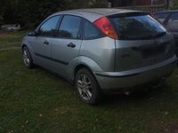 Gebraucht Ford Focus Ghia 115 PS (84 kW) 2001 Silber Limousine