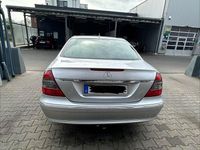 Second-hand Mercedes E200 Elegance 184 CP (135 kW) 2006 Argintiu Berlinǎ