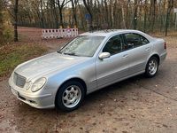 Gebraucht Mercedes E220 Classic 150 PS (110 kW) 2003 Silber Limousine