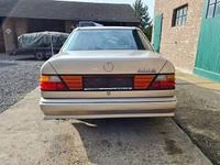 Gebraucht Mercedes E300 188 PS (138 kW) 1986 Gold Limousine