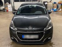 gebraucht Peugeot 208 sehr sauber und gepflegt