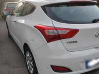 Gebraucht Hyundai i30 99 PS (72 kW) 2013 Weiß Limousine