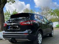 gebraucht Nissan Qashqai N-Connecta Automatik mit AHK 8fach bereift