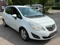 Gebraucht Opel Meriva 101 PS (74 kW) 2012 Weiß Van / Kleinbus