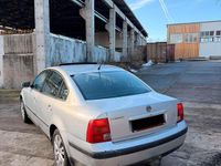 Gebraucht VW Passat 115 PS (84 kW) 1998 Grau Limousine