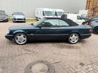 Gebraucht Mercedes E220 Edition 150 PS (110 kW) 1997 Blau Cabrio