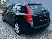 Używany Kia Ceed 135 KM (99 kW) 2010 Czarny Hatchback