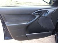 Gebraucht Ford Focus Ambiente 101 PS (74 kW) 2004 Blau Kombi