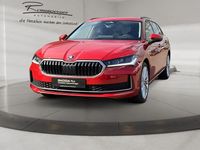 Gebraucht Skoda Superb Selection 193 PS (141 kW) 2024 Rot (karminrot metallic) Kombi