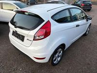 Gebraucht Ford Fiesta 60 PS (44 kW) 2014 Weiß Kleinwagen