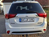 Gebraucht Mitsubishi Outlander P-HEV Plus 203 PS (149 kW) 2017 Weiß SUV