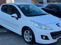 Gebraucht Peugeot 207 Forever 95 PS (69 kW) 2012 Lack weiss banquise Kleinwagen