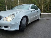 Gebraucht Mercedes C180 143 PS (105 kW) 2003 Silber Coupé