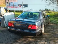 Gebraucht Mercedes E240 170 PS (125 kW) 1998 Blau Limousine