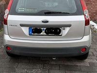 Gebraucht Ford Fiesta Ambiente 60 PS (44 kW) 2006 Silber Limousine