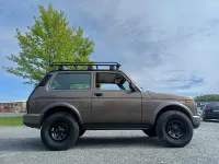 Usata Lada Urban 83 CV (61 kW) 2017 Marrone SUV