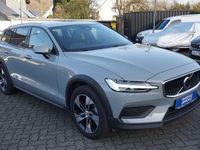 Gebraucht Volvo V60 CC Plus 197 PS (144 kW) 2023 Vapour grey Kombi