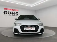 Gebraucht Audi A1 Sportback Advanced 110 PS (80 kW) 2023 Gletscherweiss metallic/mythosschwarz metallic Kleinwagen