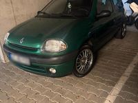Gebraucht Renault Clio II 58 PS (42 kW) 2001 Grün Kleinwagen