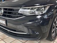 Gebraucht VW Tiguan Life 150 PS (110 kW) 2021 Uranograu/cinza urano SUV