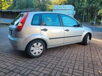 Gebraucht Ford Fiesta 80 PS (58 kW) 2004 Silber Kleinwagen