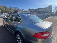 Gebraucht Skoda Superb 160 PS (117 kW) 2010 Grau Limousine