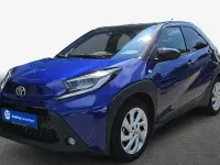 Gebraucht Toyota Aygo X Comfort 72 PS (52 kW) 2022 Juniper blue metallic/ night sky black SUV