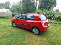 Gebraucht Renault Clio II Expression 75 PS (55 kW) 2011 Rot Kleinwagen