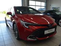 Neu Toyota Corolla 178 PS (130 kW) 2025 Karminarot metallic Kombi