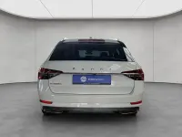 Gebraucht Skoda Superb LAURIN & KLEMENT 150 PS (110 kW) 2023 Moonweiß perleffekt Kombi