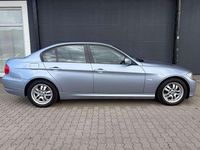Gebraucht BMW 318 143 PS (105 kW) 2008 Blau Limousine