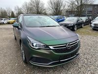Usado Opel Astra Dynamic 200 HP (147 kW) 2017 Verde Sedan
