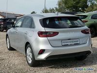 Neu Kia Ceed Comfort 140 PS (102 kW) 2025 Silber Kleinwagen