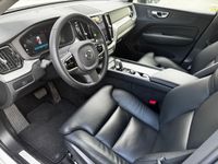 Gebraucht Volvo XC60 Plus 197 PS (144 kW) 2023 Platinum grey metallic SUV