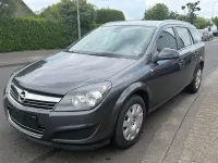 Gebraucht Opel Astra Edition 116 PS (85 kW) 2010 Grau Kombi