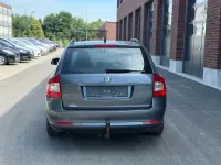 Gebraucht Skoda Octavia Ambiente 160 PS (117 kW) 2010 Grau Kombi