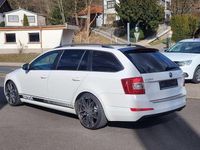 Gebraucht Skoda Octavia Ambition 140 PS (102 kW) 2014 Weiß Kleinwagen