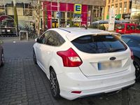 Gebraucht Ford Focus 150 PS (110 kW) 2014 Weiß Limousine