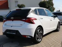 Gebraucht Hyundai i20 101 PS (74 kW) 2022 Weiß Limousine